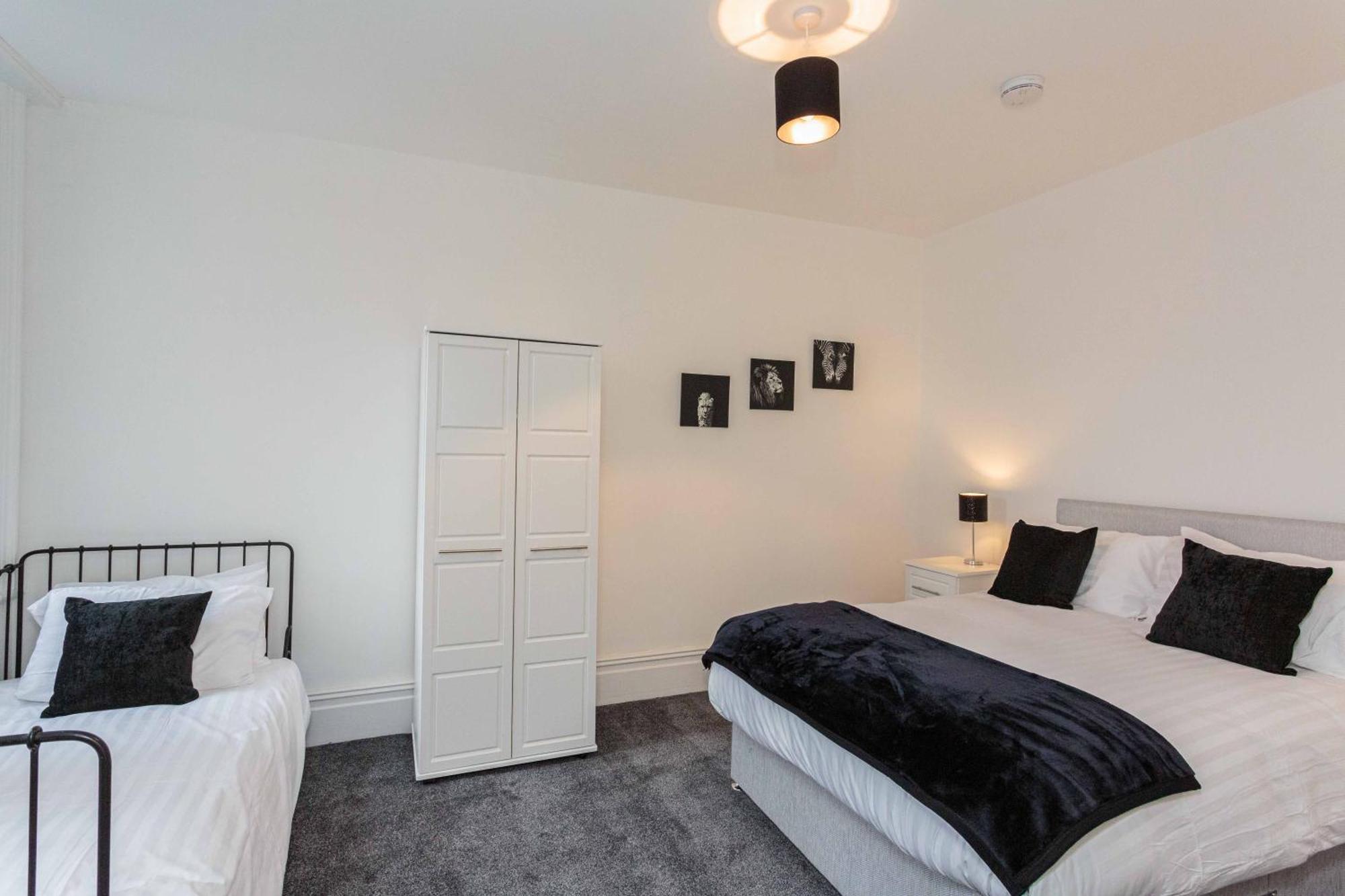 Cherry Property - Berry Apartments Blackpool Room photo